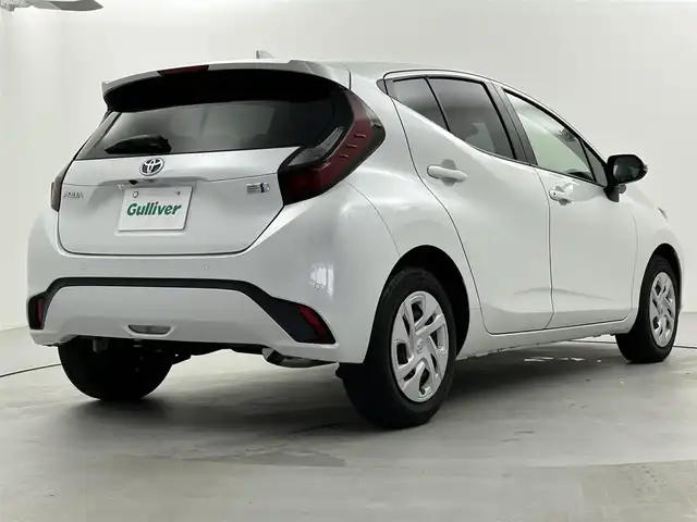 トヨタ アクア G 福井県 2024(令6)年 1.5万km プラチナホワイトパールマイカ 純正T-Connectナビ/Bluetooth/Miracast/USB/AM/FM/バックカメラ /Toyota Safety Sense/・レーントレーシングアシスト/・プリクラッシュセーフティ/・パーキングサポートブレーキ/・クリアランスソナー/・ロードサインアシスト/クルーズコントロール/ビルトインETC/LED/オートライト /ライトレベライザー /ウィンカー・電動格納式ミラー/プッシュスタート /革巻きステアリング/ステアリングリモコン/ステアリングチルド機構/