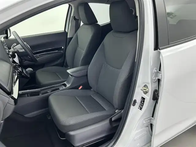 トヨタ アクア G 福井県 2024(令6)年 1.5万km プラチナホワイトパールマイカ 純正T-Connectナビ/Bluetooth/Miracast/USB/AM/FM/バックカメラ /Toyota Safety Sense/・レーントレーシングアシスト/・プリクラッシュセーフティ/・パーキングサポートブレーキ/・クリアランスソナー/・ロードサインアシスト/クルーズコントロール/ビルトインETC/LED/オートライト /ライトレベライザー /ウィンカー・電動格納式ミラー/プッシュスタート /革巻きステアリング/ステアリングリモコン/ステアリングチルド機構/