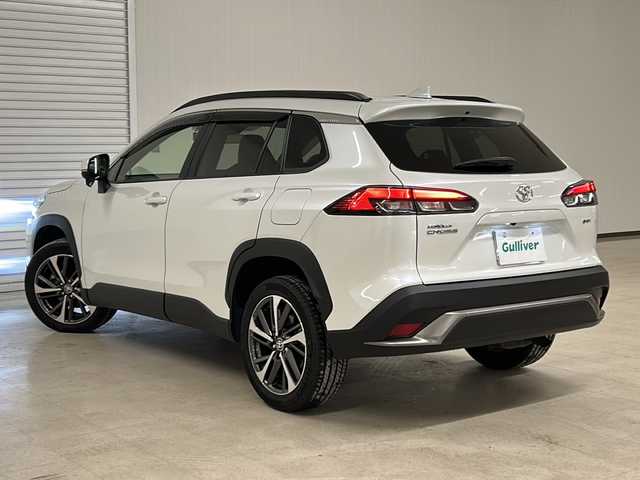 トヨタ カローラ クロス ハイブリッド Z 熊本県 2023(令5)年 1.7万km プラチナホワイトパールマイカ 純正ディスプレイオーディオ/（ラジオ/フルセグ/ＢＴ/Applecarplay)/バックカメラ/ＥＴＣ/前後ドライブレコーダー/レーダークルーズコントロール/パワーバックドア/パワーシート/Ｄ・Ｎ席シートヒーター/ステアリングスイッチ/ハーフレザーシート/オートライト/オートハイビーム/フォグランプ/レーンキープアシスト/衝突軽減システム/横滑り防止装置/ブラインドスポットモニター/前後コーナーセンサー/スマートキー×２/純正フロアマット/純正18インチＡＷ/電動パーキングブレーキ（オートホールド付き）/プッシュスタート/ドアバイザー/ルーフレール