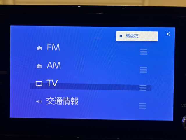 トヨタ カローラ クロス ハイブリッド Z 熊本県 2023(令5)年 1.7万km プラチナホワイトパールマイカ 純正ディスプレイオーディオ/（ラジオ/フルセグ/ＢＴ/Applecarplay)/バックカメラ/ＥＴＣ/前後ドライブレコーダー/レーダークルーズコントロール/パワーバックドア/パワーシート/Ｄ・Ｎ席シートヒーター/ステアリングスイッチ/ハーフレザーシート/オートライト/オートハイビーム/フォグランプ/レーンキープアシスト/衝突軽減システム/横滑り防止装置/ブラインドスポットモニター/前後コーナーセンサー/スマートキー×２/純正フロアマット/純正18インチＡＷ/電動パーキングブレーキ（オートホールド付き）/プッシュスタート/ドアバイザー/ルーフレール
