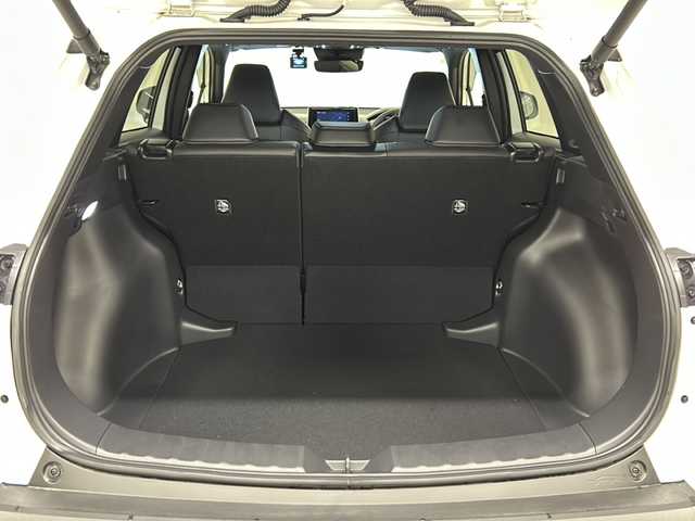 トヨタ カローラ クロス ハイブリッド Z 熊本県 2023(令5)年 1.7万km プラチナホワイトパールマイカ 純正ディスプレイオーディオ/（ラジオ/フルセグ/ＢＴ/Applecarplay)/バックカメラ/ＥＴＣ/前後ドライブレコーダー/レーダークルーズコントロール/パワーバックドア/パワーシート/Ｄ・Ｎ席シートヒーター/ステアリングスイッチ/ハーフレザーシート/オートライト/オートハイビーム/フォグランプ/レーンキープアシスト/衝突軽減システム/横滑り防止装置/ブラインドスポットモニター/前後コーナーセンサー/スマートキー×２/純正フロアマット/純正18インチＡＷ/電動パーキングブレーキ（オートホールド付き）/プッシュスタート/ドアバイザー/ルーフレール