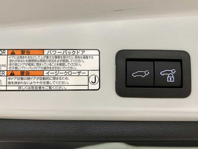 トヨタ カローラ クロス ハイブリッド Z 熊本県 2023(令5)年 1.7万km プラチナホワイトパールマイカ 純正ディスプレイオーディオ/（ラジオ/フルセグ/ＢＴ/Applecarplay)/バックカメラ/ＥＴＣ/前後ドライブレコーダー/レーダークルーズコントロール/パワーバックドア/パワーシート/Ｄ・Ｎ席シートヒーター/ステアリングスイッチ/ハーフレザーシート/オートライト/オートハイビーム/フォグランプ/レーンキープアシスト/衝突軽減システム/横滑り防止装置/ブラインドスポットモニター/前後コーナーセンサー/スマートキー×２/純正フロアマット/純正18インチＡＷ/電動パーキングブレーキ（オートホールド付き）/プッシュスタート/ドアバイザー/ルーフレール