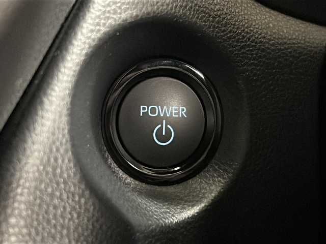 トヨタ カローラ クロス ハイブリッド Z 熊本県 2023(令5)年 1.7万km プラチナホワイトパールマイカ 純正ディスプレイオーディオ/（ラジオ/フルセグ/ＢＴ/Applecarplay)/バックカメラ/ＥＴＣ/前後ドライブレコーダー/レーダークルーズコントロール/パワーバックドア/パワーシート/Ｄ・Ｎ席シートヒーター/ステアリングスイッチ/ハーフレザーシート/オートライト/オートハイビーム/フォグランプ/レーンキープアシスト/衝突軽減システム/横滑り防止装置/ブラインドスポットモニター/前後コーナーセンサー/スマートキー×２/純正フロアマット/純正18インチＡＷ/電動パーキングブレーキ（オートホールド付き）/プッシュスタート/ドアバイザー/ルーフレール