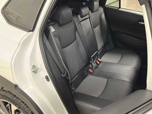 トヨタ カローラ クロス ハイブリッド Z 熊本県 2023(令5)年 1.7万km プラチナホワイトパールマイカ 純正ディスプレイオーディオ/（ラジオ/フルセグ/ＢＴ/Applecarplay)/バックカメラ/ＥＴＣ/前後ドライブレコーダー/レーダークルーズコントロール/パワーバックドア/パワーシート/Ｄ・Ｎ席シートヒーター/ステアリングスイッチ/ハーフレザーシート/オートライト/オートハイビーム/フォグランプ/レーンキープアシスト/衝突軽減システム/横滑り防止装置/ブラインドスポットモニター/前後コーナーセンサー/スマートキー×２/純正フロアマット/純正18インチＡＷ/電動パーキングブレーキ（オートホールド付き）/プッシュスタート/ドアバイザー/ルーフレール