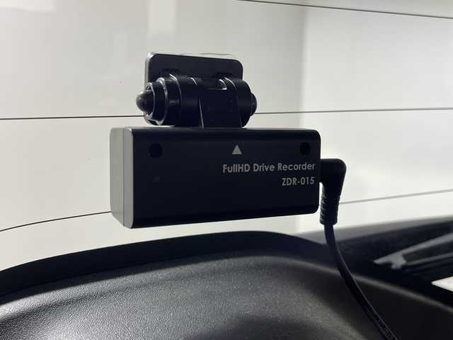 スズキ スペーシア ギア HYBRID XZ 神奈川県 2021(令3)年 4.2万km アクティブイエロー/ガンメタリック2トーン スズキセーフティサポート/SDナビ/Bluetooth/フルセグ/CD DVD/バックカメラ/シートヒーター/両側パワースライドドア/アイドリングストップ/コーナーセンサー/革巻きステアリング/ステアリングスイッチ/オートライト/ETC/ドライブレコーダー/スマートキー/プッシュスタート/スペアキー/プッシュスタート/LEDヘッドライト/フォグランプ/ルーフレール/純正フロアマット/純正バイザー