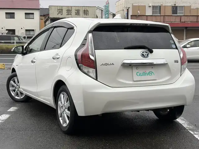 トヨタ アクア G 三重県 2016(平28)年 12万km ライムホワイトパールクリスタルシャイン トヨタセーフティセンス/・PCS(プリクラッシュセーフティ)/・LDA(レーンディパーチャーアラート)/・オートマッチックハイビーム/♪クルーズコントロール/♪スマートキー/♪プッシュスタート/♪バックガイドカメラ/♪ドライブレコーダー/♪ビルトインETC/♪LEDヘッドライト/♪LEDフォグライト/♪オートライト/♪純正15インチAW/♪ウィンカーミラー/♪革巻きステアリング/♪ステアリングスイッチ/♪フロアマット/♪ドアバイザー/♪プライバシーガラス/♪スペアタイヤ/♪電格ミラー/♪横滑り防止装置