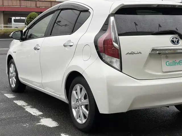 トヨタ アクア G 三重県 2016(平28)年 12万km ライムホワイトパールクリスタルシャイン トヨタセーフティセンス/・PCS(プリクラッシュセーフティ)/・LDA(レーンディパーチャーアラート)/・オートマッチックハイビーム/♪クルーズコントロール/♪スマートキー/♪プッシュスタート/♪バックガイドカメラ/♪ドライブレコーダー/♪ビルトインETC/♪LEDヘッドライト/♪LEDフォグライト/♪オートライト/♪純正15インチAW/♪ウィンカーミラー/♪革巻きステアリング/♪ステアリングスイッチ/♪フロアマット/♪ドアバイザー/♪プライバシーガラス/♪スペアタイヤ/♪電格ミラー/♪横滑り防止装置