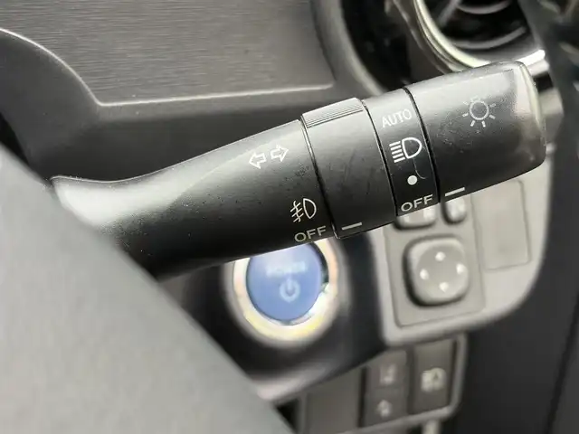 トヨタ アクア G 三重県 2016(平28)年 12万km ライムホワイトパールクリスタルシャイン トヨタセーフティセンス/・PCS(プリクラッシュセーフティ)/・LDA(レーンディパーチャーアラート)/・オートマッチックハイビーム/♪クルーズコントロール/♪スマートキー/♪プッシュスタート/♪バックガイドカメラ/♪ドライブレコーダー/♪ビルトインETC/♪LEDヘッドライト/♪LEDフォグライト/♪オートライト/♪純正15インチAW/♪ウィンカーミラー/♪革巻きステアリング/♪ステアリングスイッチ/♪フロアマット/♪ドアバイザー/♪プライバシーガラス/♪スペアタイヤ/♪電格ミラー/♪横滑り防止装置