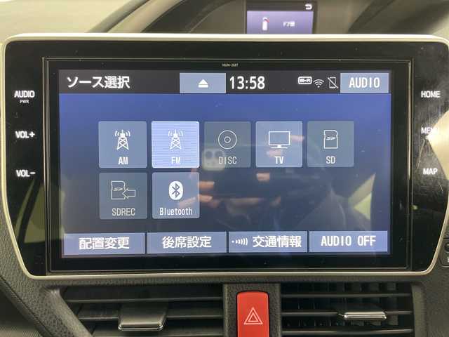 トヨタ ヴォクシー ZS 煌Ⅲ 道央・札幌 2020(令2)年 7.2万km ブラック ・４WD/・純正10インチナビ（TV&BT&CD&DVD&SD)/・バックカメラ/・純正12インチフリップダウンモニター/・トヨタセーフティーセンス/・レーダークルーズコントロール/・衝突軽減/・クリアランスソナー/・両側パワースライドドア/・社外前後ドライブレコーダー/・ビルドインETC（2.0）/・ハーフレザーシート/・LEDヘッドライト/・オートマチックハイビーム/・オートライト/・スマートキー/・スペアキー/・純正16インチAW