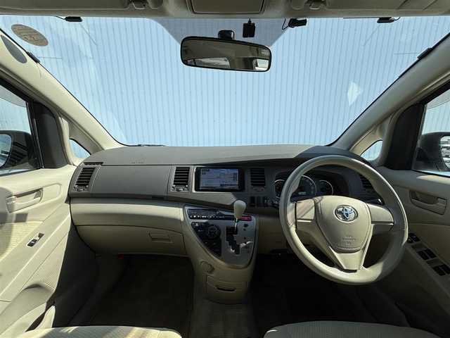 トヨタ アイシス L 滋賀県 2014(平26)年 8.1万km ホワイトパールクリスタルシャイン 社外SDナビ/・AM/FM/・CD/DVD/・Bluetooth/・フルセグTV/バックカメラ/ＥＴＣ/片側パワースライドドア/電動格納ミラー/スマートキー/純正フロアマット