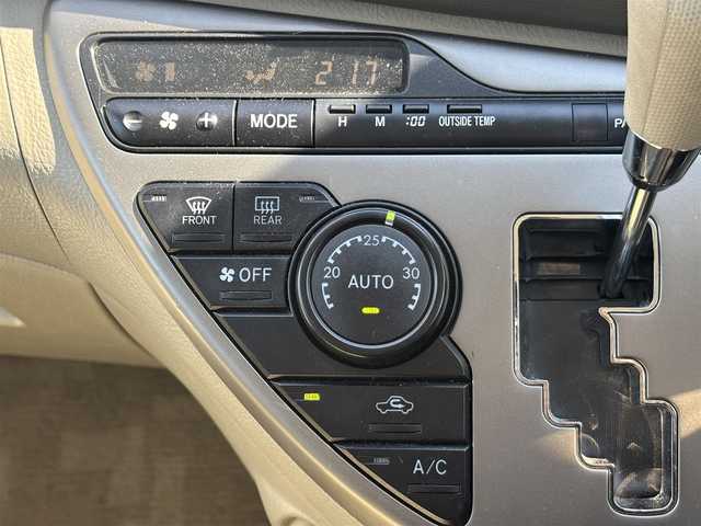 トヨタ アイシス L 滋賀県 2014(平26)年 8.1万km ホワイトパールクリスタルシャイン 社外SDナビ/・AM/FM/・CD/DVD/・Bluetooth/・フルセグTV/バックカメラ/ＥＴＣ/片側パワースライドドア/電動格納ミラー/スマートキー/純正フロアマット