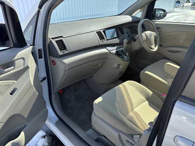トヨタ アイシス L 滋賀県 2014(平26)年 8.1万km ホワイトパールクリスタルシャイン 社外SDナビ/・AM/FM/・CD/DVD/・Bluetooth/・フルセグTV/バックカメラ/ＥＴＣ/片側パワースライドドア/電動格納ミラー/スマートキー/純正フロアマット