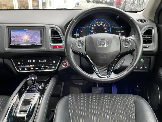 ホンダ ヴェゼル ハイブリッド Z 愛知県 2014(平26)年 7.9万km クリスタルブラックパール (株)IDOMが運営する【じしゃロン名古屋鳴海店】の自社ローン専用車両になりますこちらは現金またはオートローンご利用時の価格です。自社ローンご希望の方は別途その旨お申付け下さい/プッシュスタート/社外メモリーナビ・フルセグTV/　（CD/DVD/BT）/バックカメラ/シートヒーター/LEDライト/ETC