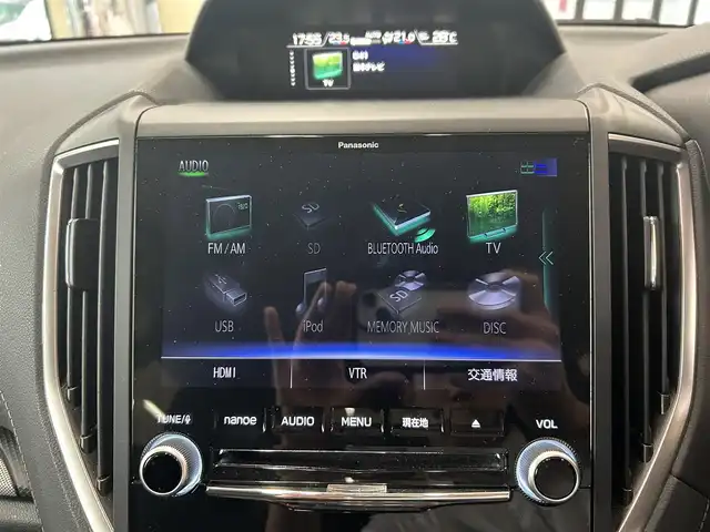 スバル フォレスター プレミアム 東京都 2019(令1)年 2.1万km クリスタルホワイトP ・ワンオーナー/・純正ナビ/（フルセグTV/Bluetooth/CD/DVD)/・サイド/フロント/バックカメラ/・アイドリングストップ/・後コーナーセンサー/・レーダークルーズコントロール/・後方警戒支援機能/・衝突軽減ブレーキ/・車線はみだし防止機能/・ハーフレザーシート/・前席パワーシート/・運転席メモリー機能付き/・全席シートヒーター/・革ステアリング/・ステアリングスイッチ/・ステアリングヒーター/・MTモード/・パドルシフト/・前ドライブレコーダー/・デジタルインナーミラー/・LEDライト/・前後フォグランプ/・電動格納ウインカーミラー/・ブレーキホールド/・ドアバイザー/・トノカバー/・純正18インチアルミホイール/・ISOFIX/・プライバシーガラス/・フロアマット/・ETC/・スマートキー/・プッシュスタート/・W＋サイドエアバッグ/ABS/・横滑り防止装置/・取扱説明書/・保証書/・取扱説明書