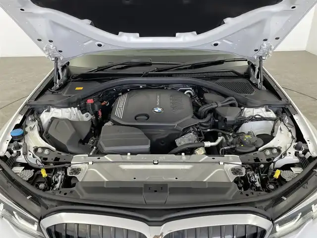 ＢＭＷ ３２０ｄ xDrive Mスポーツ 大分県 2022(令4)年 8.7万km ミネラルホワイト 純正ナビ/（Bluetooth/AM/FM/apple car play)/衝突軽減ブレーキ/アダプティブクルーズコントロール/レーンキープアシスト/ハーフレザーシート/前席パワーシート/運転席ポジションメモリー/前席シートヒーター/全方位バックカメラ/前後ドライブレコーダー/LEDヘッドライト/オートライト/フロント/リアフォグライト/純正1８インチAW/純正フロアマット/パドルシフト/パークディスタンスコントロール/オートブレーキホールド/電動パーキングブレーキ/ミラーETC/保証書・取扱説明書