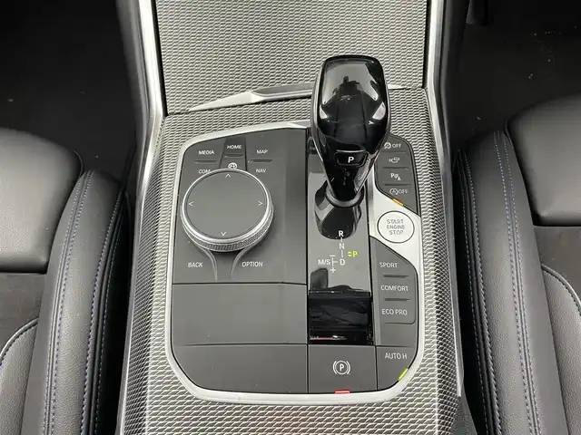 ＢＭＷ ３２０ｄ xDrive Mスポーツ 大分県 2022(令4)年 8.7万km ミネラルホワイト 純正ナビ/（Bluetooth/AM/FM/apple car play)/衝突軽減ブレーキ/アダプティブクルーズコントロール/レーンキープアシスト/ハーフレザーシート/前席パワーシート/運転席ポジションメモリー/前席シートヒーター/全方位バックカメラ/前後ドライブレコーダー/LEDヘッドライト/オートライト/フロント/リアフォグライト/純正1８インチAW/純正フロアマット/パドルシフト/パークディスタンスコントロール/オートブレーキホールド/電動パーキングブレーキ/ミラーETC/保証書・取扱説明書