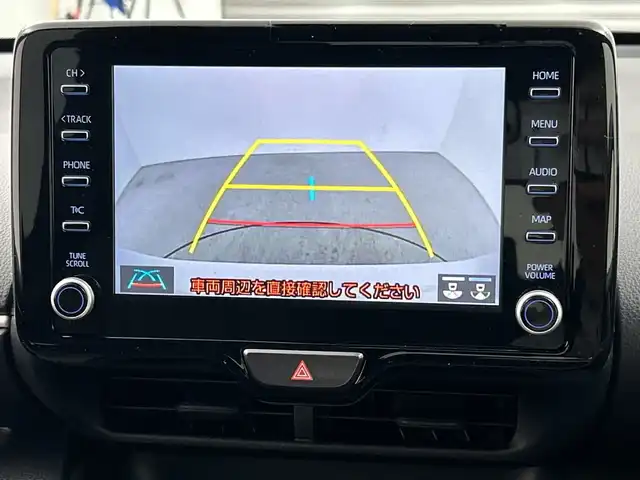 トヨタ ヤリス ハイブリッド G 三重県 2023(令5)年 1.6万km プラチナホワイトパールマイカ 禁煙車/純正ディスプレイオーディオ/・Bluetooth・AppleCarPlay・AndroidAuto・USB/バックカメラ/トヨタセーフティセンス/・プリクラッシュセーフティ/・レーダークルーズコントロール/・オートマチックハイビーム/・レーンキープアシスト/・ロードサインアシスト/・先行車発進告知/ステアリングスイッチ/前方ドライブレコーダー/ETC/LEDヘッドライト（オート）/スマートキー/プッシュスタート/スペアスマートキー