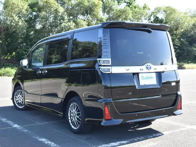 トヨタ ヴォクシー ハイブリッド ZS 煌Ⅲ 福岡県 2021(令3)年 4.6万km イナズマスパーキングブラックガラスフレーク トヨタセーフティセンス/純正9インチメモリーナビ/純正後席フリップダウンモニター/フルセグTV/CD/DVD/BT/バックカメラ/純正前後ドライブレコーダー/純正LEDヘッドライト/純正16インチアルミホイール/両側パワースライドドア/クルーズコントロール/ハーフレザーシート/前席シートヒーター/クリアランスソナー/ビルトインETC/プッシュスタート/スマートキー×2/新車時保証所/取扱説明書