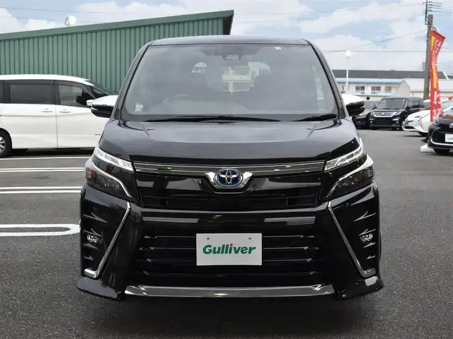トヨタ ヴォクシー ハイブリッド ZS 煌Ⅲ 福岡県 2021(令3)年 4.6万km イナズマスパーキングブラックガラスフレーク トヨタセーフティセンス/純正9インチメモリーナビ/純正後席フリップダウンモニター/フルセグTV/CD/DVD/BT/バックカメラ/純正前後ドライブレコーダー/純正LEDヘッドライト/純正16インチアルミホイール/両側パワースライドドア/クルーズコントロール/ハーフレザーシート/前席シートヒーター/クリアランスソナー/ビルトインETC/プッシュスタート/スマートキー×2/新車時保証所/取扱説明書