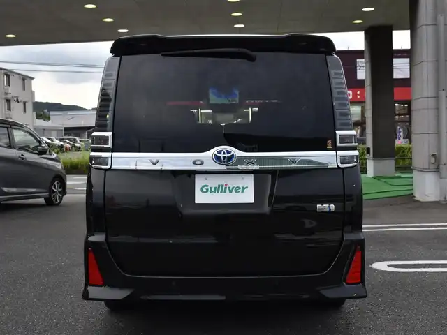 トヨタ ヴォクシー ハイブリッド ZS 煌Ⅲ 福岡県 2021(令3)年 4.6万km イナズマスパーキングブラックガラスフレーク トヨタセーフティセンス/純正9インチメモリーナビ/純正後席フリップダウンモニター/フルセグTV/CD/DVD/BT/バックカメラ/純正前後ドライブレコーダー/純正LEDヘッドライト/純正16インチアルミホイール/両側パワースライドドア/クルーズコントロール/ハーフレザーシート/前席シートヒーター/クリアランスソナー/ビルトインETC/プッシュスタート/スマートキー×2/新車時保証所/取扱説明書