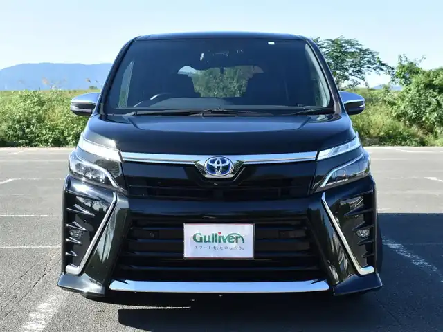トヨタ ヴォクシー ハイブリッド ZS 煌Ⅲ 福岡県 2021(令3)年 4.6万km イナズマスパーキングブラックガラスフレーク トヨタセーフティセンス/純正9インチメモリーナビ/純正後席フリップダウンモニター/フルセグTV/CD/DVD/BT/バックカメラ/純正前後ドライブレコーダー/純正LEDヘッドライト/純正16インチアルミホイール/両側パワースライドドア/クルーズコントロール/ハーフレザーシート/前席シートヒーター/クリアランスソナー/ビルトインETC/プッシュスタート/スマートキー×2/新車時保証所/取扱説明書