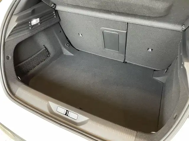 プジョー ３０８ GT ブルーHDi 熊本県 2023(令5)年 2.5万km パール ワンオーナー/純正ナビ/AppleCarPlay/360°カメラ/アクティブセーフティ/ACC/BSM/LKA/ハーフレザー/D席Pシート/前席シートH/ETC/純正18インチAW