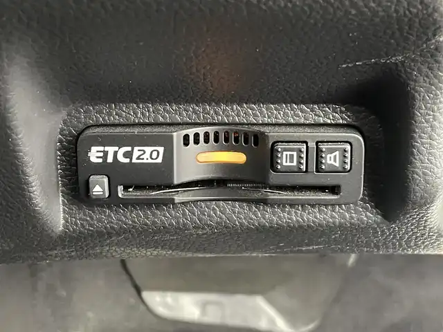 ホンダ ヴェゼル ハイブリッド e:HEV Z 群馬県 2021(令3)年 6万km プレミアムサンライトホワイトパール サイドステップガーニッシュ/置くだけ充電/パドルシフト/カーテンエアバッグ/===============/ワンオーナー/ホンダセンシング/　・衝突軽減ブレーキ/　・先行車発進お知らせ機能/　・路外逸脱抑制機能/　・標識認識機能/　・アダプティブクルーズコントロール/　・車線維持支援システム/　・トラフィックジャムアシスト/　・ブラインドスポットインフォメーション/　・誤発進抑制機能/　・後退出庫サポート/　・オートハイビーム/Honda Conected　9インチディスプレイ/　FM/AM/Bluetooth/TV/バックカメラ/前後ドライブレコーダー/ハンズフリーアクセスパワーテールゲート/ダウンヒルコントロール/前後コーナーセンサー/前席シートヒーター/純正18インチAW/純正フロアマット/スペアキー/保証書/取扱説明書