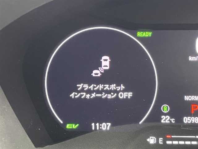 ホンダ ヴェゼル ハイブリッド e:HEV Z 群馬県 2021(令3)年 6万km プレミアムサンライトホワイトパール サイドステップガーニッシュ/置くだけ充電/パドルシフト/カーテンエアバッグ/===============/ワンオーナー/ホンダセンシング/　・衝突軽減ブレーキ/　・先行車発進お知らせ機能/　・路外逸脱抑制機能/　・標識認識機能/　・アダプティブクルーズコントロール/　・車線維持支援システム/　・トラフィックジャムアシスト/　・ブラインドスポットインフォメーション/　・誤発進抑制機能/　・後退出庫サポート/　・オートハイビーム/Honda Conected　9インチディスプレイ/　FM/AM/Bluetooth/TV/バックカメラ/前後ドライブレコーダー/ハンズフリーアクセスパワーテールゲート/ダウンヒルコントロール/前後コーナーセンサー/前席シートヒーター/純正18インチAW/純正フロアマット/スペアキー/保証書/取扱説明書
