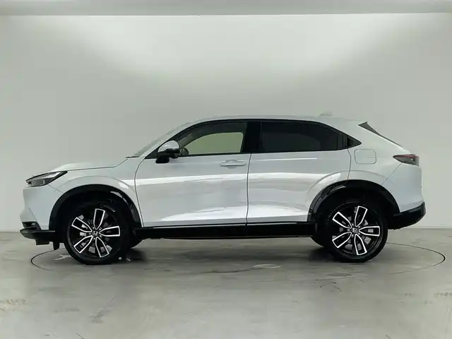 ホンダ ヴェゼル ハイブリッド e:HEV Z 群馬県 2021(令3)年 6万km プレミアムサンライトホワイトパール サイドステップガーニッシュ/置くだけ充電/パドルシフト/カーテンエアバッグ/===============/ワンオーナー/ホンダセンシング/　・衝突軽減ブレーキ/　・先行車発進お知らせ機能/　・路外逸脱抑制機能/　・標識認識機能/　・アダプティブクルーズコントロール/　・車線維持支援システム/　・トラフィックジャムアシスト/　・ブラインドスポットインフォメーション/　・誤発進抑制機能/　・後退出庫サポート/　・オートハイビーム/Honda Conected　9インチディスプレイ/　FM/AM/Bluetooth/TV/バックカメラ/前後ドライブレコーダー/ハンズフリーアクセスパワーテールゲート/ダウンヒルコントロール/前後コーナーセンサー/前席シートヒーター/純正18インチAW/純正フロアマット/スペアキー/保証書/取扱説明書