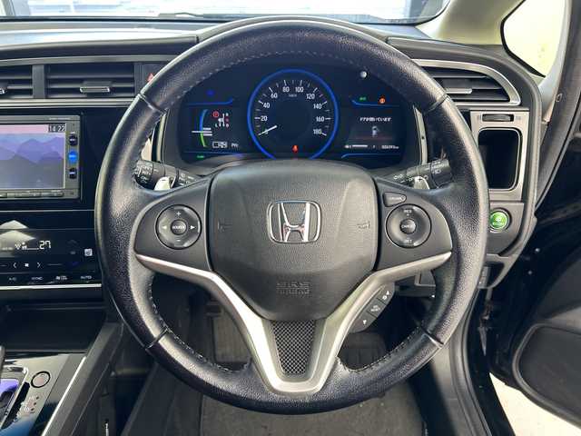 ホンダ シャトル ハイブリッド Z 奈良県 2017(平29)年 2.7万km クリスタルブラックパール 純正ギャザーズナビ/フルセグ CD DVD BT MSV AUX/バックカメラ/ビルトインETC/クルーズコントロール/車両接近通報告知/衝突軽減ブレーキ/ハーフレザーシート/シートヒーター/パドルシフト/LEDヘッドライト/オートライト/電動格納ミラー/スマートキー