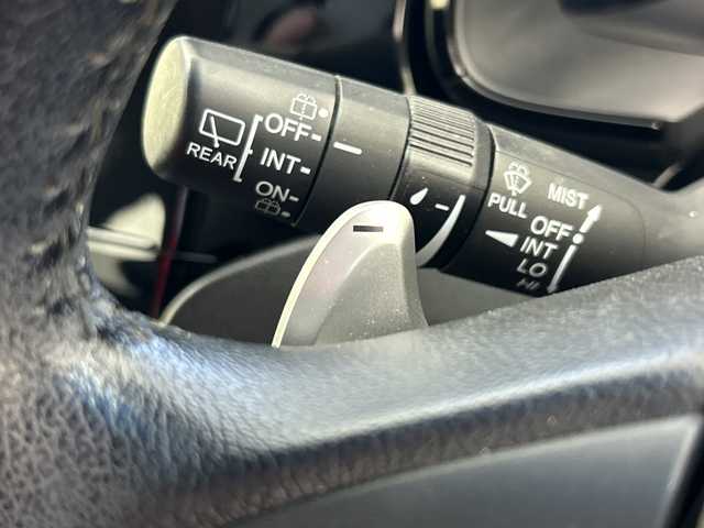 ホンダ シャトル ハイブリッド Z 奈良県 2017(平29)年 2.7万km クリスタルブラックパール 純正ギャザーズナビ/フルセグ CD DVD BT MSV AUX/バックカメラ/ビルトインETC/クルーズコントロール/車両接近通報告知/衝突軽減ブレーキ/ハーフレザーシート/シートヒーター/パドルシフト/LEDヘッドライト/オートライト/電動格納ミラー/スマートキー