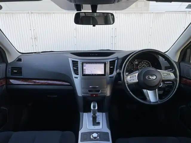 スバル アウトバック 2．5i Lパッケージ 群馬県 2010(平22)年 12.2万km サテンホワイトパール 4WD/社外メモリナビ(CN-HA01D)/CD/DVD/Bluetooth/フルセグテレビ/バックカメラ/クルーズコントロール/パドルシフト/ETC/HIDヘッドライト/W/サイド/カーテンエアバック/ABS/スマートキー/タイミングベルト交換済み/保証書