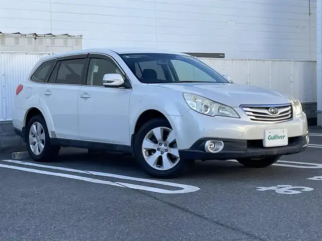 スバル アウトバック 2．5i Lパッケージ 群馬県 2010(平22)年 12.2万km サテンホワイトパール 4WD/社外メモリナビ(CN-HA01D)/CD/DVD/Bluetooth/フルセグテレビ/バックカメラ/クルーズコントロール/パドルシフト/ETC/HIDヘッドライト/W/サイド/カーテンエアバック/ABS/スマートキー/タイミングベルト交換済み/保証書