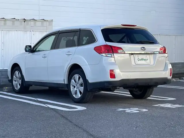 スバル アウトバック 2．5i Lパッケージ 群馬県 2010(平22)年 12.2万km サテンホワイトパール 4WD/社外メモリナビ(CN-HA01D)/CD/DVD/Bluetooth/フルセグテレビ/バックカメラ/クルーズコントロール/パドルシフト/ETC/HIDヘッドライト/W/サイド/カーテンエアバック/ABS/スマートキー/タイミングベルト交換済み/保証書