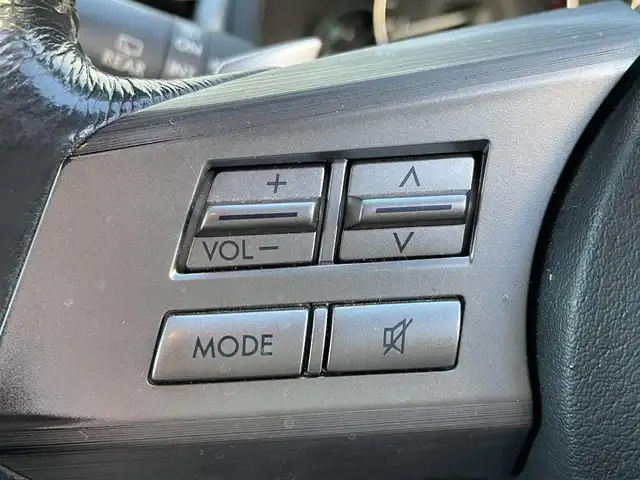 スバル アウトバック 2．5i Lパッケージ 群馬県 2010(平22)年 12.2万km サテンホワイトパール 4WD/社外メモリナビ(CN-HA01D)/CD/DVD/Bluetooth/フルセグテレビ/バックカメラ/クルーズコントロール/パドルシフト/ETC/HIDヘッドライト/W/サイド/カーテンエアバック/ABS/スマートキー/タイミングベルト交換済み/保証書