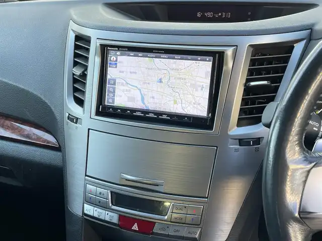 スバル アウトバック 2．5i Lパッケージ 群馬県 2010(平22)年 12.2万km サテンホワイトパール 4WD/社外メモリナビ(CN-HA01D)/CD/DVD/Bluetooth/フルセグテレビ/バックカメラ/クルーズコントロール/パドルシフト/ETC/HIDヘッドライト/W/サイド/カーテンエアバック/ABS/スマートキー/タイミングベルト交換済み/保証書