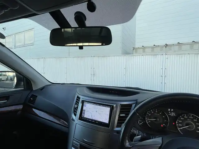 スバル アウトバック 2．5i Lパッケージ 群馬県 2010(平22)年 12.2万km サテンホワイトパール 4WD/社外メモリナビ(CN-HA01D)/CD/DVD/Bluetooth/フルセグテレビ/バックカメラ/クルーズコントロール/パドルシフト/ETC/HIDヘッドライト/W/サイド/カーテンエアバック/ABS/スマートキー/タイミングベルト交換済み/保証書