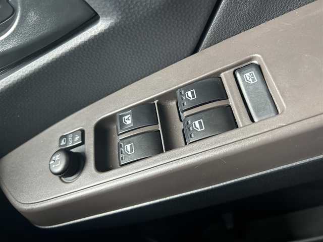 ダイハツ トール G 高知県 2021(令3)年 2.4万km ブラックマイカメタリック 社外ナビ/(Bluetooth/CD/USB/ワンセグ)/ETC/アラウンドビューモニター/前後ドライブレコーダー/両側パワースライドドア/オートライト/LEDヘッドライト/プッシュスタート/スマートキー/スペアキー1本/アイドリングストップ/純正フロアマット/ドアバイザー/横滑り防止装置/盗難防止装置/衝突被害軽減ブレーキ/純正ホイールキャップ/オートリトラクタブルミラー/リアロールサンシェード/ヘッドランプレベライザー