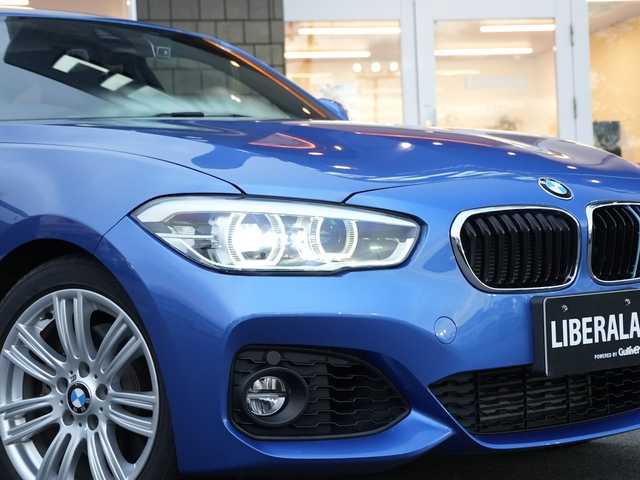 ＢＭＷ １１８ｉ Mスポーツパッケージ 静岡県 2016(平28)年 6.1万km エストリル・ブルー インテリジェントセーフティ /衝突軽減ブレーキ 車線逸脱警告/アルカンターラ　ファブリックコンビシート/IdriveHDDナビBluetooth DVD USB AUX/HIDヘッドライト/オートライト/17インチアルミホイール /前後ドライブレコーダー/リヤガラスフィルム施工/ミラー一体型ETC/キーレスx2