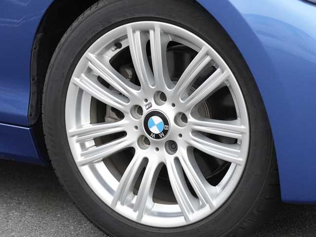 ＢＭＷ １１８ｉ Mスポーツパッケージ 静岡県 2016(平28)年 6.1万km エストリル・ブルー インテリジェントセーフティ /衝突軽減ブレーキ 車線逸脱警告/アルカンターラ　ファブリックコンビシート/IdriveHDDナビBluetooth DVD USB AUX/HIDヘッドライト/オートライト/17インチアルミホイール /前後ドライブレコーダー/リヤガラスフィルム施工/ミラー一体型ETC/キーレスx2