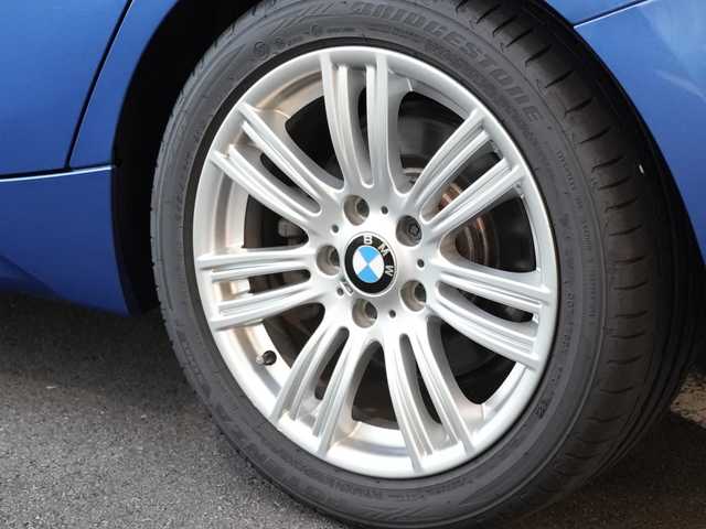 ＢＭＷ １１８ｉ Mスポーツパッケージ 静岡県 2016(平28)年 6.1万km エストリル・ブルー インテリジェントセーフティ /衝突軽減ブレーキ 車線逸脱警告/アルカンターラ　ファブリックコンビシート/IdriveHDDナビBluetooth DVD USB AUX/HIDヘッドライト/オートライト/17インチアルミホイール /前後ドライブレコーダー/リヤガラスフィルム施工/ミラー一体型ETC/キーレスx2
