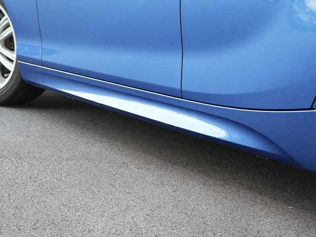 ＢＭＷ １１８ｉ Mスポーツパッケージ 静岡県 2016(平28)年 6.1万km エストリル・ブルー インテリジェントセーフティ /衝突軽減ブレーキ 車線逸脱警告/アルカンターラ　ファブリックコンビシート/IdriveHDDナビBluetooth DVD USB AUX/HIDヘッドライト/オートライト/17インチアルミホイール /前後ドライブレコーダー/リヤガラスフィルム施工/ミラー一体型ETC/キーレスx2