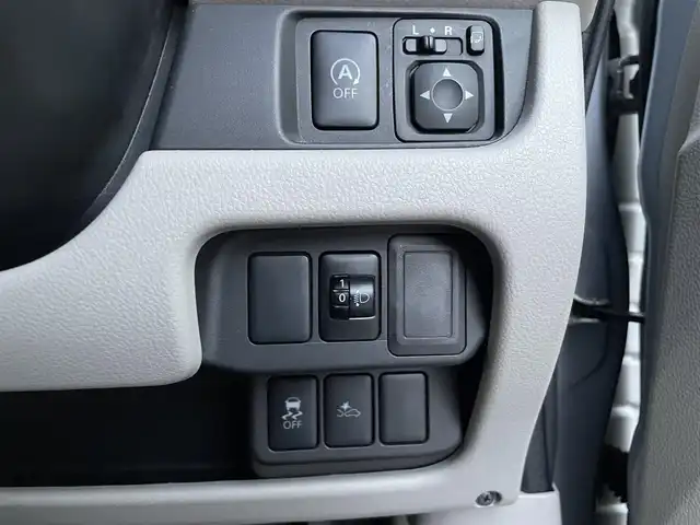 日産 デイズ X Vセレ +SeftyⅡ 福岡県 2015(平27)年 3.5万km クールシルバー ワンオーナー/純正ディーラーナビ/・Bluetooth/・フルセグTV/・CD/DVD/・SD/・USB/・AUX/アラウンドビューモニター/プリクラッシュセーフティー/アイドリングストップ/横滑り防止システム/ETC/電動格納ミラー/純正フロアマット/プッシュスタート/保証書/取扱説明書