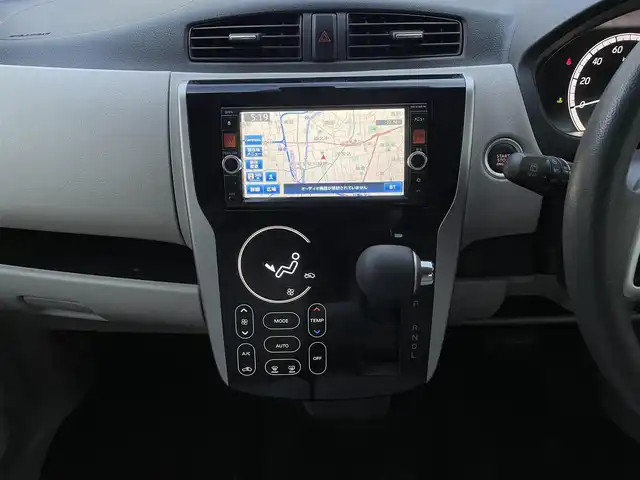 日産 デイズ X Vセレ +SeftyⅡ 福岡県 2015(平27)年 3.5万km クールシルバー ワンオーナー/純正ディーラーナビ/・Bluetooth/・フルセグTV/・CD/DVD/・SD/・USB/・AUX/アラウンドビューモニター/プリクラッシュセーフティー/アイドリングストップ/横滑り防止システム/ETC/電動格納ミラー/純正フロアマット/プッシュスタート/保証書/取扱説明書