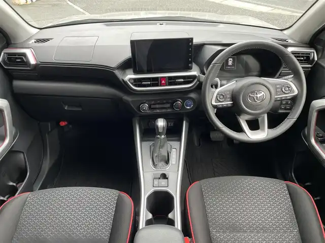 トヨタ ライズ Z 千葉県 2024(令6)年 0.5万km スムースグレーマイカメタリック ワンオーナー/保証書/取説/距離4753km/純正9インチディスプレイオーディオ/Apple CarPlay/Android Auto/フルセグTV/Bluetooth/360°モニター/スマートアシスト/衝突回避支援/レーンキープコントロール/アダプティブクルーズコントロール/ブラインドスポットモニター/オートホールド/パーキングアシスト/前席シートヒーター/社外前後ドライブレコーダー/純正17インチAW（オールシーズンタイヤ）/スペアキー　1本/ETC