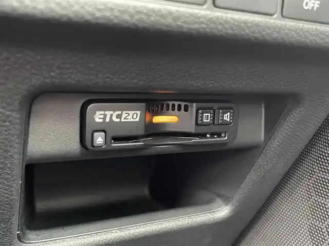 ホンダ ＣＲ－Ｖ ハイブリッド e:HEV EX ブラックED 三重県 2022(令4)年 1.7万km プラチナホワイトパール 登録時16498km/ワンオーナー/SR/黒革シート/禁煙車/純正ナビ/（AM/FM/TV/Bluetooth/CD/DVD）/フルセグTV/バックカメラ/ビルトインETC2.0/レーダークルーズコントロール/ステアリングスイッチ/パドルシフト/オートライト/シートメモリー/パワーシート/シートヒーター/ステアリングヒーター/パワーバックドア/ドラレコ/衝突軽減システム/レーンキープアシスト/コーナーセンサー/BSM/純正フロアマット/純正アルミ/プッシュスタート/スペアキー
