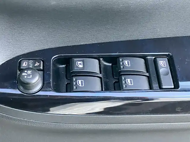 ダイハツ タント カスタム RS トップED SA Ⅲ 静岡県 2018(平30)年 3.4万km パールホワイトⅢ エンジンスタートボタン/保証書/記録簿/取扱説明書/パワーステアリング/パワーウィンドウ/アイドリングストップ/ターボ/スマートキー/スペアキー1本/オートエアコン/USB入力端子/HDMI/ETC/純正8型ナビ（CD/DVD/BT/フルセグ）/純正フロアマット/ハーフレザーシート/D席シートヒーター/両側パワースライドドア/純正アルミホイール/ABS/横滑り防止装置/コーナーセンサー/レーンキープアシスト/盗難防止装置/オートライト/オートマチックハイビーム/LEDヘッドライト/Wエアバッグ/衝突軽減システム