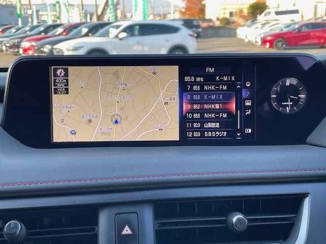 レクサス ＵＸ 250h Fスポーツ 静岡県 2020(令2)年 4.9万km ホワイトノーヴァガラスフレーク ●10.3インチ純正ナビ/(フルセグ/CD/DVD/Bluetooth/AUX)/●レザーシート/●前席パワーシート/(運転席シートメモリ付き)/●前席シートヒーター＆エアシート/●バックカメラ/●レクサスセーフティ/●レーダークルーズコントロール/●ブラインドスポットモニター/●プリクラッシュセーフティー/●レーンキープアシスト/●前後クリアランスソナー/●電動パーキングブレーキ/●オートブレーキホールド/●LEDヘッドライト＆フォグランプ/●オートライト/●オートマチックハイビーム/●革巻きステアリング/●ステアリングスイッチ/●ステアリングヒーター/●ETC2.0/●前後ドライブレコーダー/●電動リアゲート/●パドルシフト/●スマートキー/●カードキー有/●プッシュスタート/●純正18インチアルミホイール/●ダブル＋サイド＋ニーSRS＋ABS