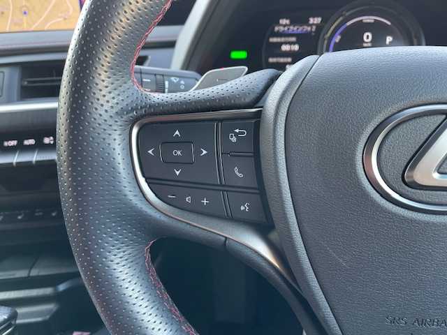 レクサス ＵＸ 250h Fスポーツ 静岡県 2020(令2)年 4.9万km ホワイトノーヴァガラスフレーク ●10.3インチ純正ナビ/(フルセグ/CD/DVD/Bluetooth/AUX)/●レザーシート/●前席パワーシート/(運転席シートメモリ付き)/●前席シートヒーター＆エアシート/●バックカメラ/●レクサスセーフティ/●レーダークルーズコントロール/●ブラインドスポットモニター/●プリクラッシュセーフティー/●レーンキープアシスト/●前後クリアランスソナー/●電動パーキングブレーキ/●オートブレーキホールド/●LEDヘッドライト＆フォグランプ/●オートライト/●オートマチックハイビーム/●革巻きステアリング/●ステアリングスイッチ/●ステアリングヒーター/●ETC2.0/●前後ドライブレコーダー/●電動リアゲート/●パドルシフト/●スマートキー/●カードキー有/●プッシュスタート/●純正18インチアルミホイール/●ダブル＋サイド＋ニーSRS＋ABS