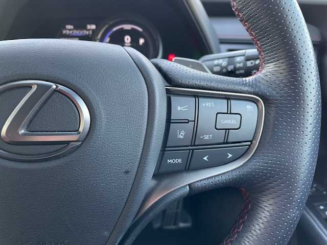 レクサス ＵＸ 250h Fスポーツ 静岡県 2020(令2)年 4.9万km ホワイトノーヴァガラスフレーク ●10.3インチ純正ナビ/(フルセグ/CD/DVD/Bluetooth/AUX)/●レザーシート/●前席パワーシート/(運転席シートメモリ付き)/●前席シートヒーター＆エアシート/●バックカメラ/●レクサスセーフティ/●レーダークルーズコントロール/●ブラインドスポットモニター/●プリクラッシュセーフティー/●レーンキープアシスト/●前後クリアランスソナー/●電動パーキングブレーキ/●オートブレーキホールド/●LEDヘッドライト＆フォグランプ/●オートライト/●オートマチックハイビーム/●革巻きステアリング/●ステアリングスイッチ/●ステアリングヒーター/●ETC2.0/●前後ドライブレコーダー/●電動リアゲート/●パドルシフト/●スマートキー/●カードキー有/●プッシュスタート/●純正18インチアルミホイール/●ダブル＋サイド＋ニーSRS＋ABS